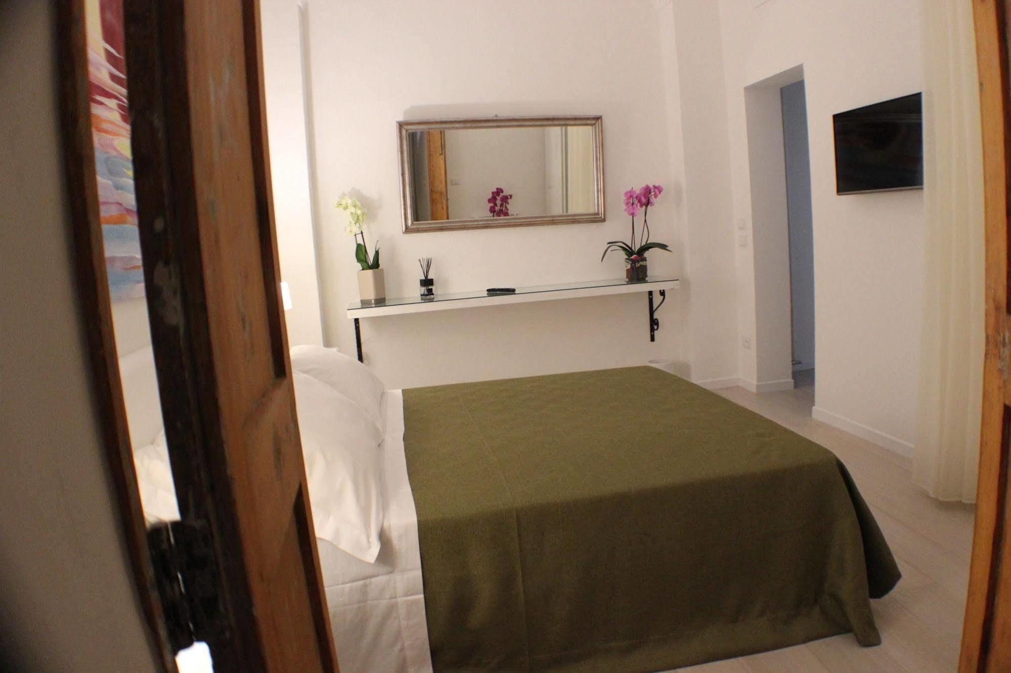 La Finestra Sul Convitto B&B Lecce Kültér fotó