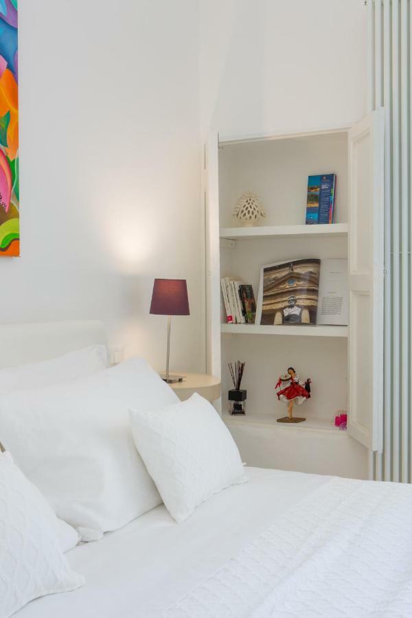 La Finestra Sul Convitto B&B Lecce Kültér fotó